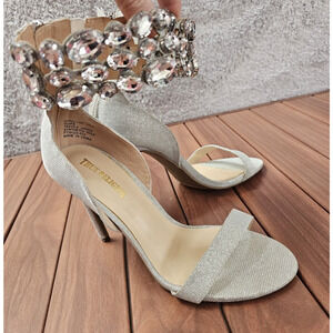 New True Religion Braelyn Metallic Silver Rhinestone Ankle Wrap‎ Heels sz 8
